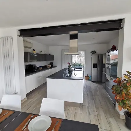 Tatil Evi Maison Rochefort-du-gard, 8 Pieces, 8 Personnes - Fr-1-698-13 Assencieres